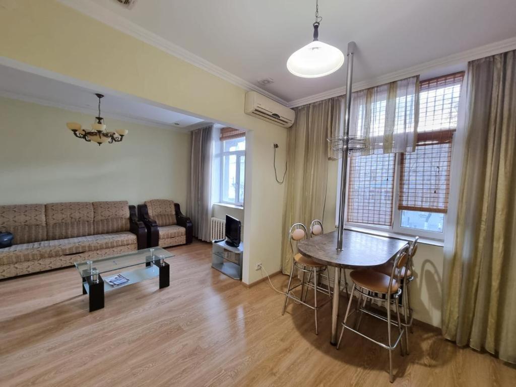White New Apartments Ultracentral 2-Rooms In The Heart Chisinau Eksteriør bilde