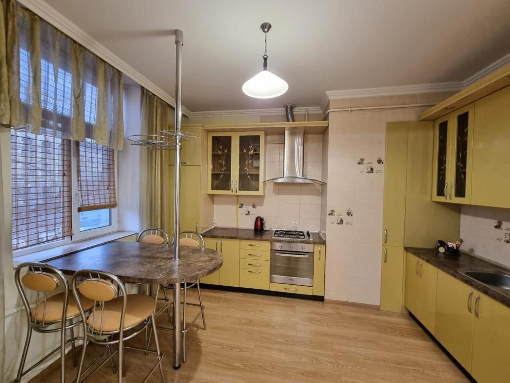 White New Apartments Ultracentral 2-Rooms In The Heart Chisinau Eksteriør bilde